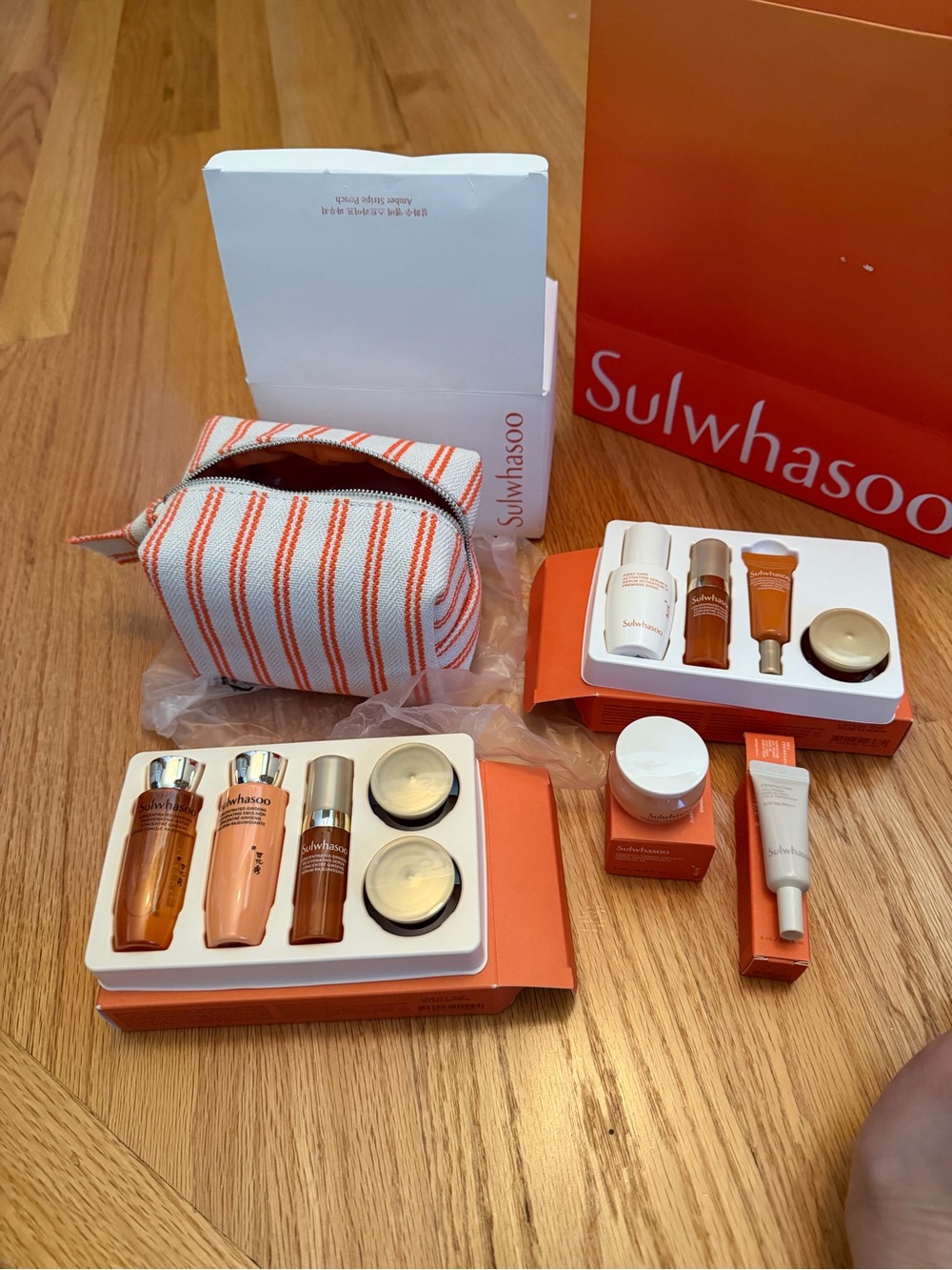 Sulwhasoo Women’s Skincare Serum & Face Oil Travel Set in Orange